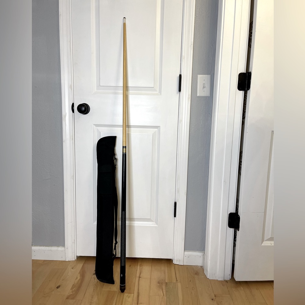 Vintage Pool Stick/Players Cue 2002 m, comes with case